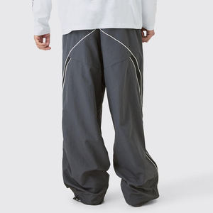 Pantalones de hombre al por mayor 100% nailon, personalizados, lavados, de pierna ancha, estilo casual, con franjas laterales y cintura elástica. - Product Image 5