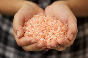 Talla de sal rosa del Himalaya de alta calidad de Vietnam, suministro natural a granel para decoración de terapia de cocina y artículos de regalo - Product Image 2