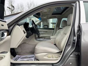 รถซีดานสีเทา M37 X AWD ปี 2012 สภาพดีเยี่ยม เกียร์ 7 สปีด 330 แรงม้า ระบบขับเคลื่อนสี่ล้อ น้ำมันเบนซิน สมรรถนะสูง - Product Image 2