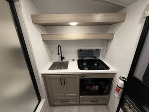 Increíble Remolque Moderno en Forma de Lágrima, Ligero y Plegable, con Suspensión Independiente, Impermeable, para 4 Personas, Ideal para Viajes y Campamentos - Product Image 5