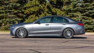 Mercedes-Benz C300 2022 avec Apple CarPlay sans fil, moteur turbo 2.0L I4 de 255 chevaux, boîte automatique à neuf vitesses, à vendre - Product Image 3