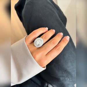 Anillo de Halo con Diamantes Ovalados en Oferta, Oro de 10K, 14K, 18K, Plata, Platino, Joyería Fina, Regalo de Compromiso o Aniversario - Product Image 4