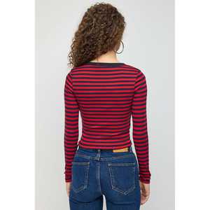 เสื้อยืดลายทางสุดคลาสสิก - Product Image 5