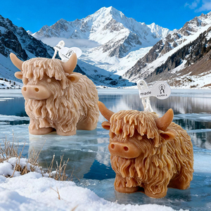 Bougie artisanale en cire de soja en forme de vache des Highlands, écologique, aromathérapie, décoration de maison mignonne pour les fêtes, cadeau pour Diwali, Noël - Product Image 4