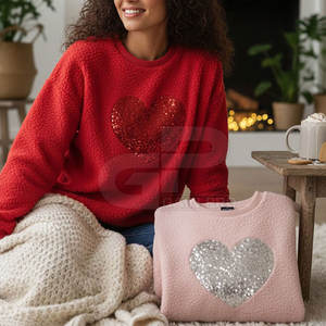 Sudadera con temática de corazones para San Valentín y opción de moda para ropa informal y colecciones de prendas de temporada - Product Image 3