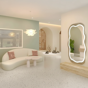 Muebles de Salón de Belleza con Estilo, con Lámpara Colgante en Forma de Nube y Espejo LED con Marco Ondulado, Interior de Salón en Color Crema Salvia - Product Image 1