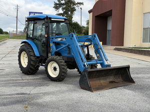 Tractor Agrícola LS MT122 2023 de 33HP con Cargador/Cucharón de Acoplamiento Rápido 4x4 en Excelente Estado, Listo para Trabajar, Funciona Perfectamente - Product Image 3
