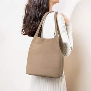 Sacs fourre-tout en cuir d'origine tissés à la main de couleur personnalisée pour femmes fermeture à glissière en cuir de qualité supérieure 100% - Product Image 2