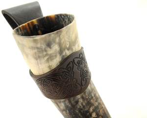 Jarra de cerveza de búfalo vikingo natural hecha a mano con cuerno para beber tallado personalizado - Product Image 3