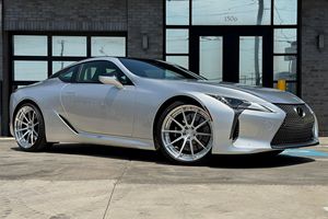 Lexus LC 500 ปี 2021 สภาพดี ใช้งานน้อย 1,700 ไมล์ เครื่องยนต์ V8 5.0 ลิตร พร้อมชุดแต่ง Dynamic Handling  ปรับแต่งน้อยมาก - Product Image 3