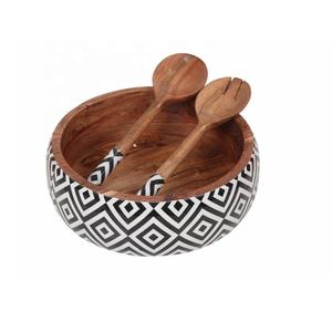 Bol de service à salade en bois de manguier à motif géométrique avec cuillères de service Bol à fruits en bois pour la cuisine Bol de service à salade polyvalent - Product Image 1