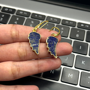 Pendientes ligeros con diseño de alas de lapislázuli natural, chapados en oro de 18k sobre latón, precio al por mayor, suministro a granel - Product Image 6