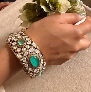 Pulsera Polki Rajawadi en Latón Pulido con Acabado Dorado Mate, Joyería para Bodas y Fiestas, Tamaños 2.4 y 2.6, Chapada en Oro - Product Image 2