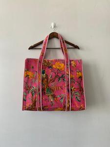 กระเป๋าผ้าฝ้ายลายดอกไม้สีชมพูเย็บมือ  แบบมีซิป  เป็นมิตรกับสิ่งแวดล้อม  ลายบล็อกสีสันสดใส  ทันสมัย  เหมาะสำหรับใช้ในชีวิตประจำวันและเดินทาง - Product Image 6