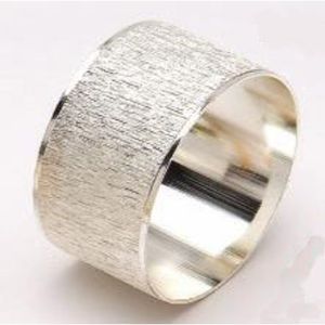 Rond de serviette en métal personnalisé dans un fini élégant parfait pour la décoration de table d'hôtel et de mariage - Product Image 4
