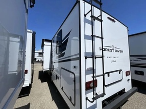 Autocaravana Eastwind 3250DSLE 2023, Camioneta RV Convertible para Acampar y Viajar - Product Image 6