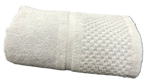 Toallas de baño de algodón Premium DE LA India Diseños Jacquard bordados sólidos lisos Logotipo personalizado Tejido para hoteles y uso en la playa - Product Image 2