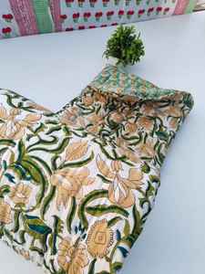 Colcha Razai Estampada a Mano, Acogedora Cubrecama de Algodón, Decoración para Dormitorio - Product Image 4