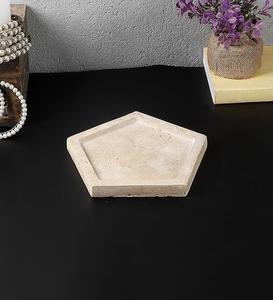 Plateau décoratif en pierre de travertin Pentagon, design moderne minimaliste, finition naturelle durable, parfait pour les bijoux, les bougies et l'exposition - Product Image 1
