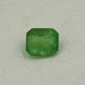 Invierta en belleza: compre esmeraldas colombianas no tratadas al por mayor-Octágono facetado de 8,6x7,2mm, natural y exquisito - Product Image 3