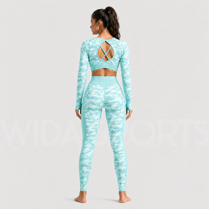 Conjunto de Top de Manga Larga para Mujer con Estampado por Sublimación de Poliéster y Cierre Cruzado, con Leggings de Cintura Alta y Efecto Scrunch para Sentadillas - Product Image 6