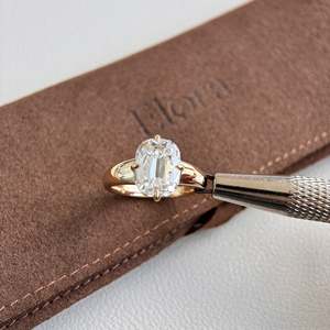 Bague de fiançailles en diamant de laboratoire 3,26 ct, taille Old Mine - Product Image 1