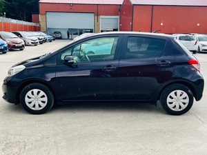 TOYOTA YARIS USADO 2014 CON VOLANTE A LA IZQUIERDA/DERECHA - Product Image 4