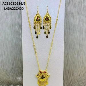 Collier en laiton plaqué or classique exclusif en ligne avec boucles d'oreilles chaîne à maillons Nouveau design tendance pour les femmes Colliers de mode - Product Image 1