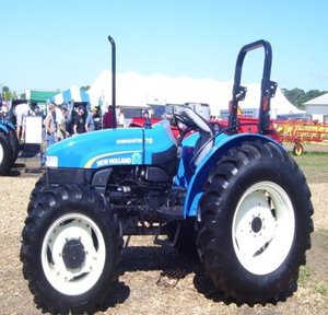 Entrega Rápida, Tractor Usado New Holland Workmaster 75, Compre Ahora y Experimente la Calidad Premium, Tractor Resistente Diseñado para el Trabajo Pesado - Product Image 1