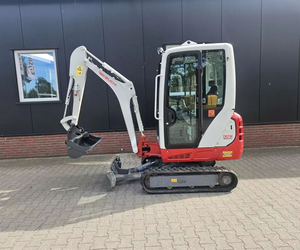 Edición de confort con cabina cerrada avanzada, miniexcavadora Takeuchi TB216 de 1.8 toneladas con aire acondicionado y cámara de retroceso. - Product Image 1