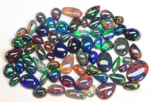 Véritable Opale Noire Ethiopienne Cabochon Mix Shape Glowing Rainbow Flashy Ethiopian Black Opal Gemstone au prix de gros - Product Image 5