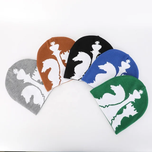 Bonnet uni en acrylique unisexe Bonnet d'hiver brodé à la main de haute qualité avec étiquette tissée personnalisée Vente en gros pour le voyage - Product Image 1