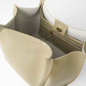 Sac fourre-tout en cuir léger, fabriqué au Pakistan, avec logo personnalisé – Grande Vente - Product Image 4