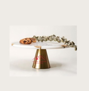 ชุดขาตั้งสำหรับวางกลางโต๊ะสำหรับตกแต่งงานแต่งงานทำจากโลหะสีทอง - Product Image 3