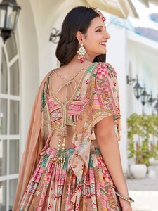 ชุดแต่งงานผ้าชินันผ้าไหมปักลายซาริทำงานผู้ผลิต lehenga choli จาก surat ในอัตราที่ต่ำที่สุด - Product Image 5