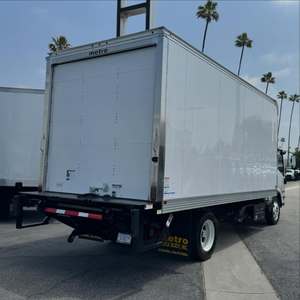 Camión Volquete Isuzu NPR HD de Cabina Doble Usado 2024 - Product Image 4