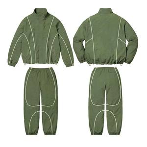 Chándal de color verde con rayas personalizado OEM chándal en blanco jogging liso transpirable chándal único hombres adultos - Product Image 1