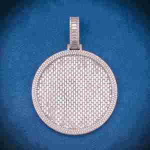 Colgante de Moneda en Blanco con Incrustaciones de Lujo, Moissanita VVS, Chapado en Oro, Joyería de Plata de Ley, Redondo - Product Image 2
