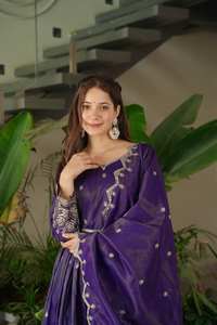 Ensemble de costume Anarkali brodé violet de luxe Unity avec dupatta en tissu de soie douce, vêtements ethniques pour femmes - Product Image 4