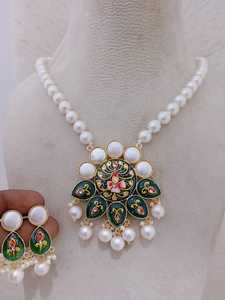 Meenakari ชุดสร้อยคอน้ำหนักเบางานหัตถกรรมโบราณ, ชุดมุกเทียมลายดอกไม้ทองเหลืองขนาดใหญ่สามารถปรับแต่งได้ - Product Image 6