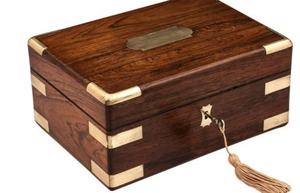 กล่องเครื่องประดับตกแต่งด้วยไม้สนธรรมชาติพร้อมฝาแก้วแบบเลื่อนเคลือบยูวีและเคลือบเงาสำหรับเก็บของขวัญทำจากไม้ - Product Image 3