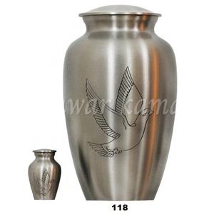 Urna de cremación clásica para adultos con grabado de peltre de la más alta calidad para cenizas humanas - Product Image 1