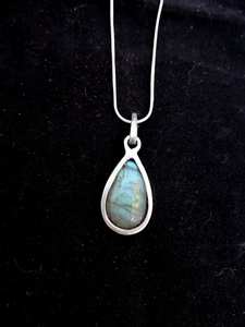 Collier en argent en Labradorite Bijoux faits main avec pierre naturelle Design élégant et unique - Product Image 3