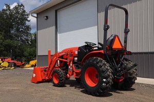Tractor agrícola Kubota M7060 4WD usado y nuevo, modelo LA1154, para agricultura, 5400 kg de peso, 0-1000 horas de trabajo, en venta. - Product Image 4