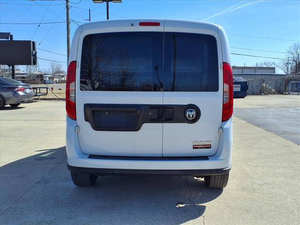 Auto Usado de Calidad a Precio Accesible, R-A-M Pro 2019, Volante a la Izquierda - Product Image 5