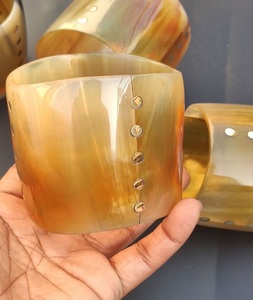 Brazalete de Cuerno de Búfalo Natural, Brazaletes de Cuerno Hechos a Mano para una Moda Elegante y Sostenible - Product Image 4