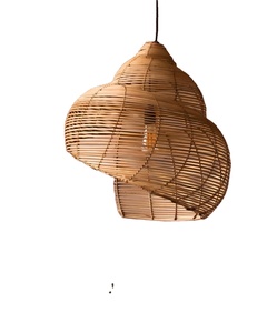 Lampe suspendue en bambou faite à la main écologique durable et durable avec un design élégant et léger - Product Image 3