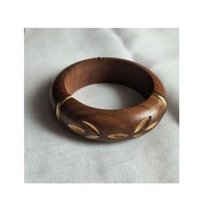 Bracelets en bois élégants faits à la main, imperméables, avec texture naturelle, légers et confortables pour une utilisation prolongée, couleurs personnalisées et cadeaux d'affaires - Product Image 1