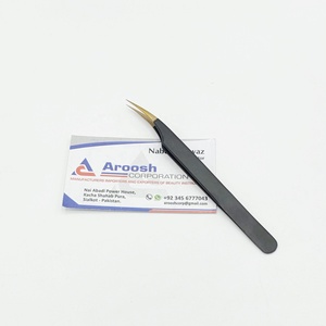 Pince à épiler d'isolation professionnelle pointe dorée couleur noire logo personnalisé en acier inoxydable de haute qualité pour l'extension de cils durable - Product Image 2