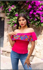Blusa Tradicional Mexicana para Mujeres y Niñas |   Camisetas sin mangas de algodón transpirable y ecológicas Shubh Exim con encaje y estampado floral de longitud corta - Product Image 2